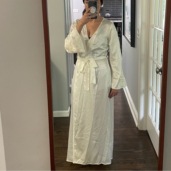 Victoria’s Secret Satin Bridal Robe - Picture 2 of 11